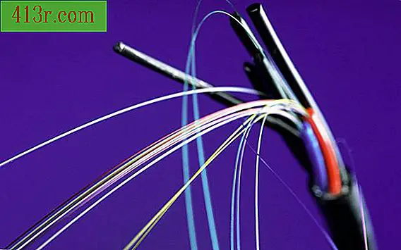 Как да поправите счупения оптичен кабел
