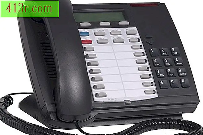 Desconecte todos os telefones, aparelhos de fax, secretárias eletrônicas, sistemas de alarme e qualquer outra coisa que use a linha telefônica da casa.