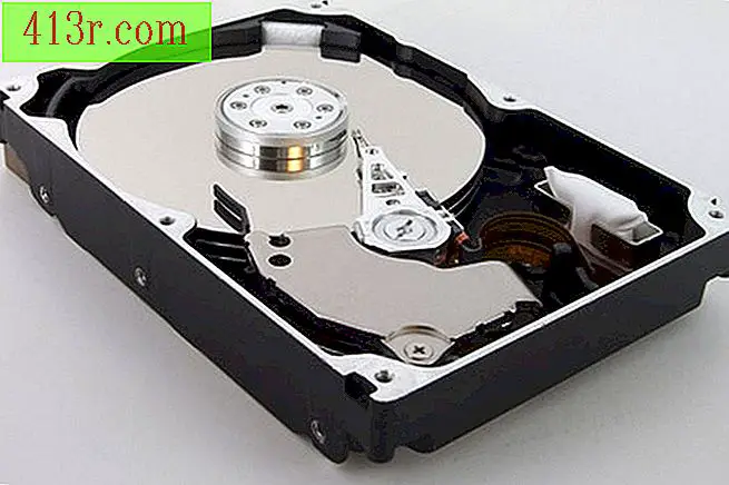 Hard drive konsumen modern menyimpan hingga 2 TB data.