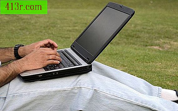 Come ottenere la connessione Internet wireless gratuita su un laptop