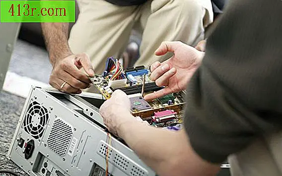 Come installare il pulsante di accensione, il pulsante di ripristino e il LED del disco fisso su un PC