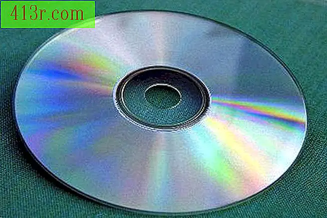 XP, birçok aygıt için önceden yüklenmiş sürücüleri içerir, ancak bazılarının yükleme diskinden yüklenmesi gerekir.