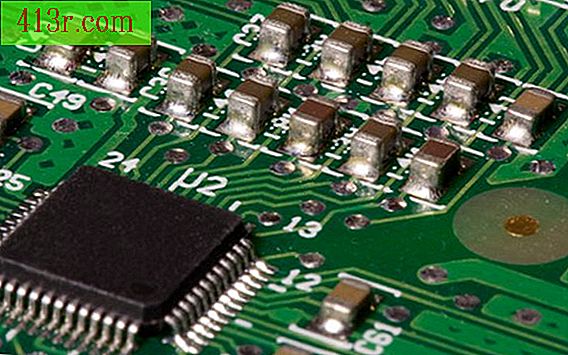 Rozdíl mezi PLC a mikroprocesorem