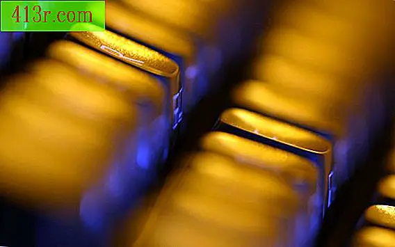 Как да извлечете злато от компютърните чипове