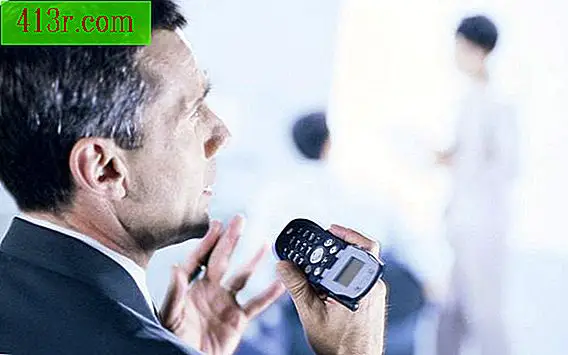 Как да включите или изключите високоговорителите на мобилен телефон Epic 4G