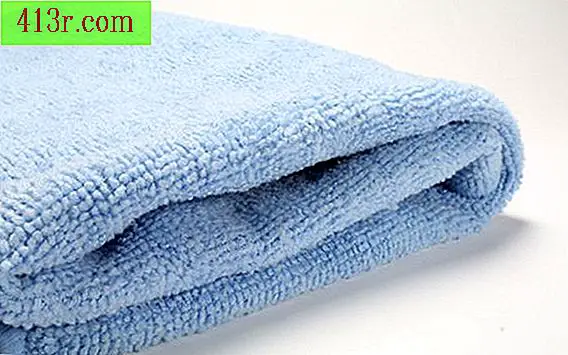 Използва се кърпа от микрофибър за почистване на ролките.