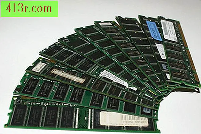 Повечето нови компютри разполагат с 168-пинов слот за връзка.