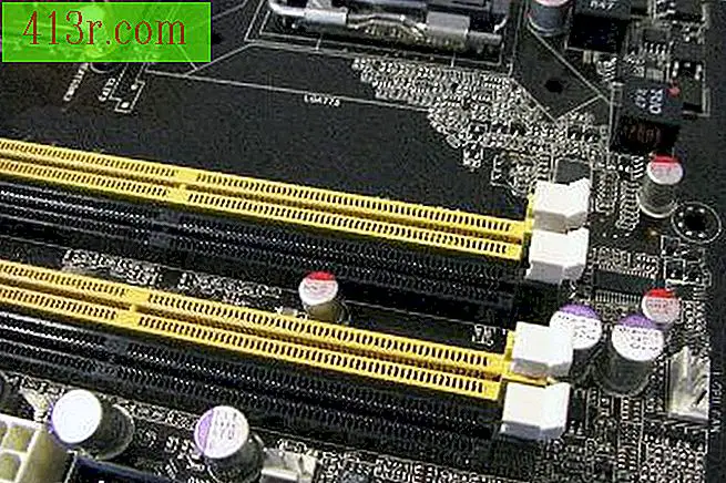 Определете максималния капацитет на RAM на вашия компютър въз основа на броя на празните гнезда.