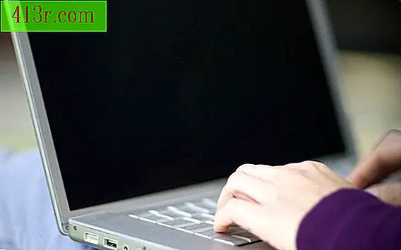 Как да предотвратите изключването на екрана на вашия лаптоп, когато компютърът е изключен