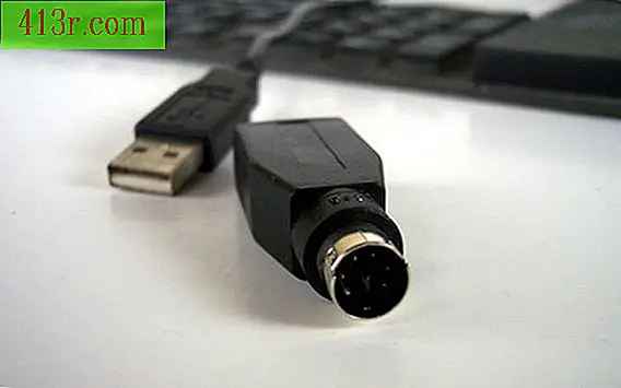 Typy konektorů kabelových klávesnic