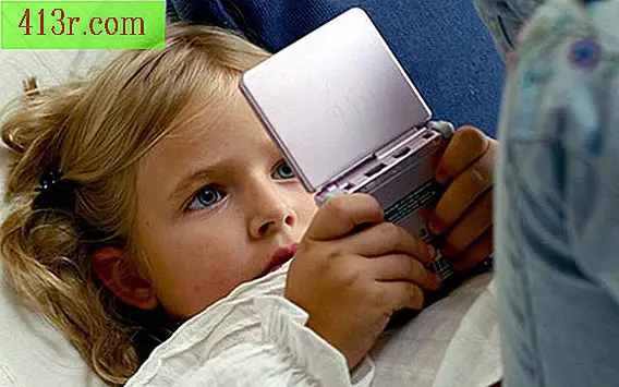 Come giocare a giochi GBA su DS utilizzando una cartuccia R4