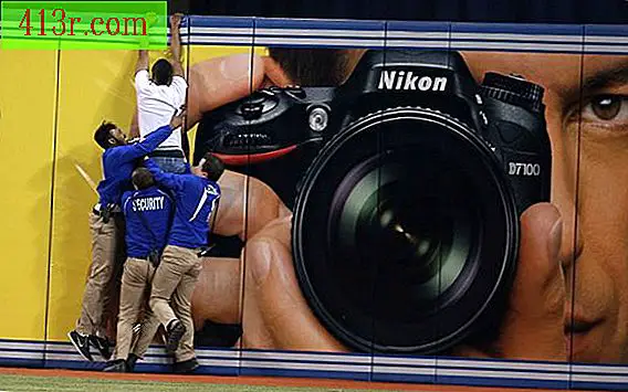 Jaké typy karet SD používá fotoaparát Nikon D50?