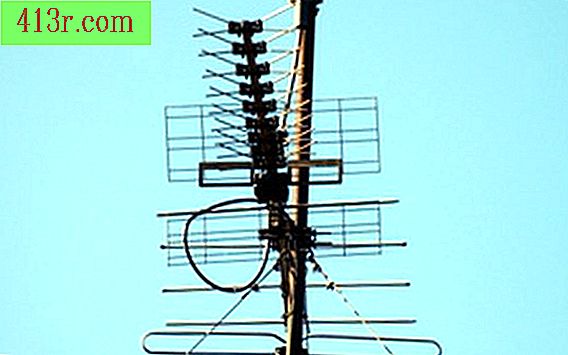 Come far sì che un'antenna riceva un segnale TV più forte