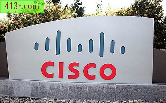 Le commutateur Cisco Catalyst 2960 fournit des fonctionnalités réseau.