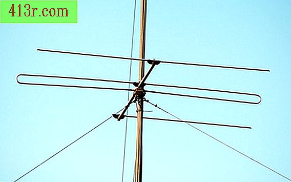 Une antenne peut capter les signaux de télévision aériens.