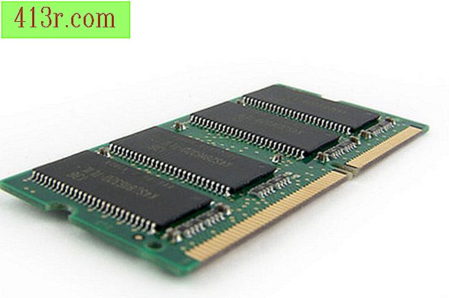 Les modules de RAM DDR-2 pour ordinateurs portables ont des connecteurs à 200 broches au lieu des 240 RAM pour ordinateurs de bureau.
