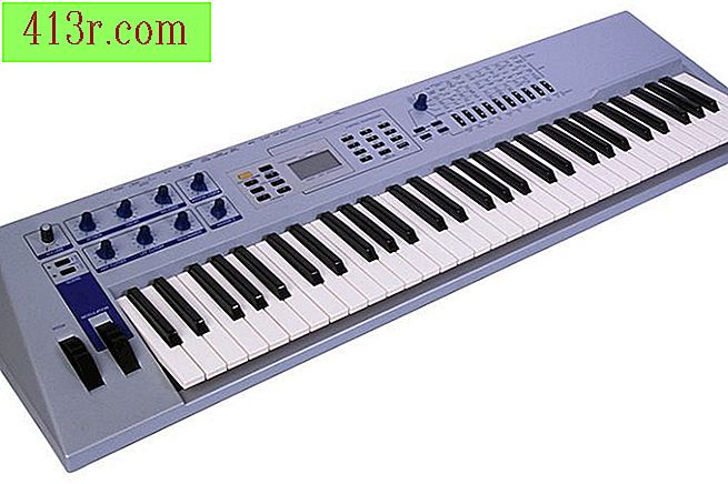 Můžete ovládat mnoho virtuálních nástrojů z nástroje Pro Tools připojením klávesnice MIDI k Digi 003.