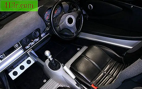 FM модулаторите могат да бъдат лесни за инсталиране и са добър начин да слушате музика в колата си.