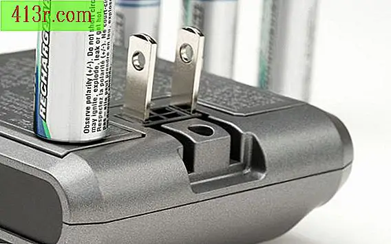 Защо хората слагат батериите във фризера?
