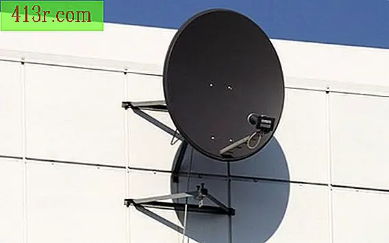 Comment aligner une antenne parabolique Dish Network sur 110 et 119