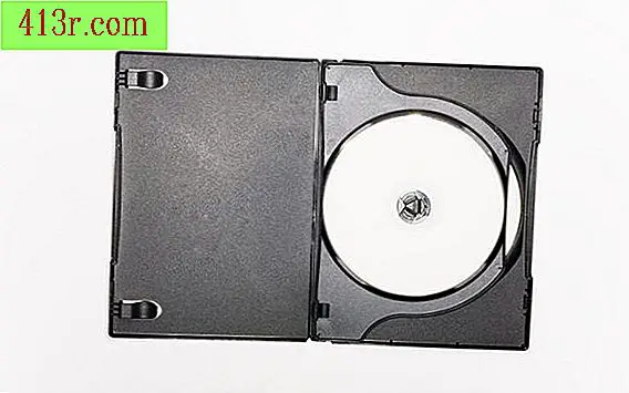 Jak odstranit plastové bezpečnostní zařízení z disku DVD