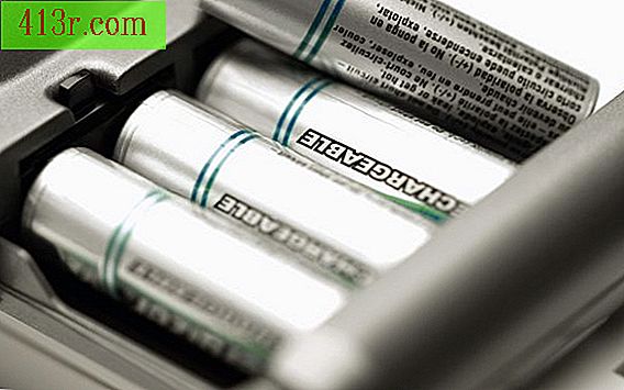 As baterias recarregáveis ​​são melhores para o meio ambiente e podem economizar seu dinheiro.