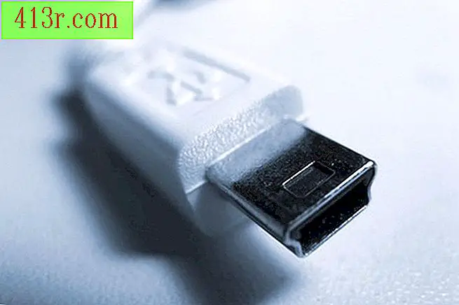 Le porte miniUSB accettano cavi USB per la connessione a un computer.