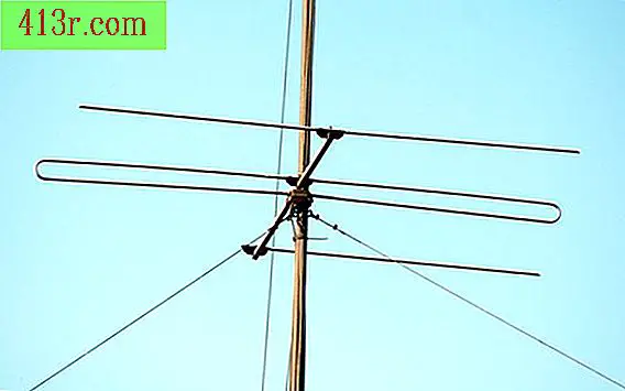 Come installare le antenne UHF e VHF
