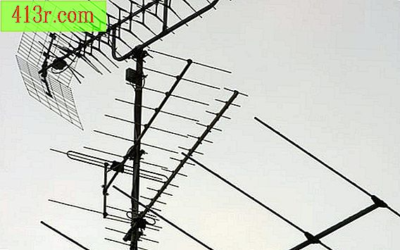 Използвайте PVC тръба за изграждане на антена Yagi или честотна лента.