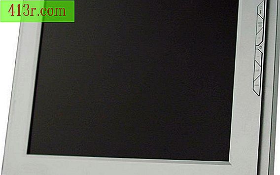 Come risolvere i problemi di un monitor che lampeggia quando si accende e diventa nero