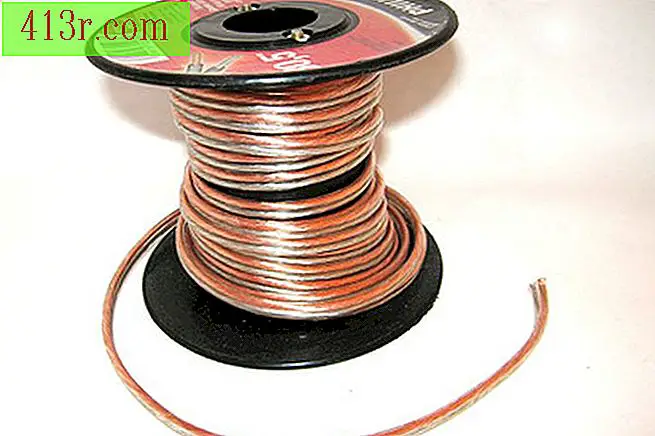 Kontak antara kabel speaker dapat menyebabkan sirkuit yang tidak disengaja.