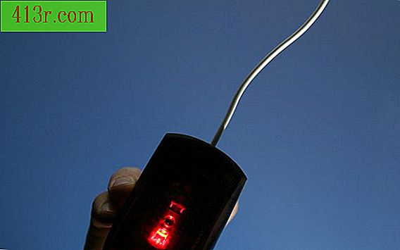 Как да смените батериите в лазерна мишка Logitech MX