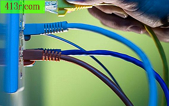 Udělejte si zasunovací naviják pro počítačové kabely