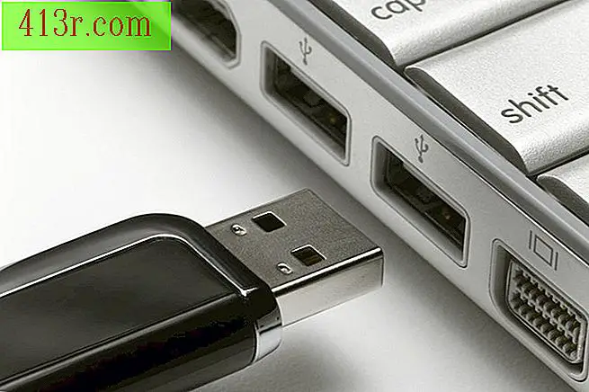 Insérez le lecteur amovible dans le port USB.