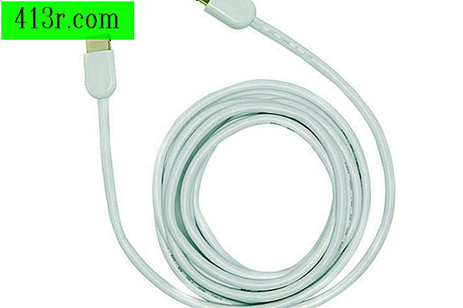 USB кабел в спирала