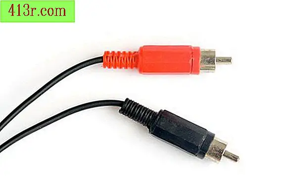 Как да свържете RCA кабелите към съединителите за слушалки