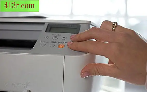 Come disattivare il chip delle cartucce di inchiostro su una stampante HP 1050