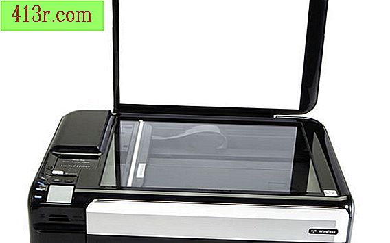 Canon PIXMA MP250 je univerzální tiskárna, která dokáže tisknout, kopírovat a skenovat dokumenty.