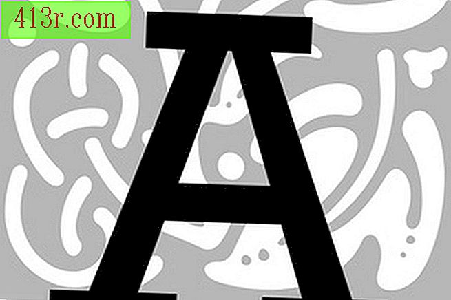 Serifii apar ca niște linii mici în părțile superioare și inferioare ale caracterelor.
