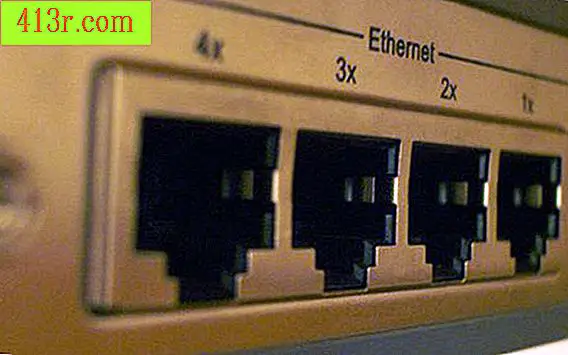 Come configurare uno switch D-Link in modo che abbia un indirizzo IP statico