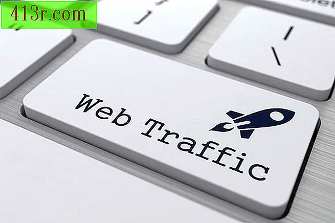 Изображение на клавиатура с ключ за увеличаване на уеб трафика
